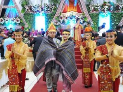 Viral! Netizen Ini Bagikan Panduan Makan di Pernikahan Adat Batak 