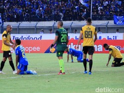 Laga Persib vs Barito terjadi di Stadion Si Jalak Harupat, Soreang, Kabupaten Bandung. 