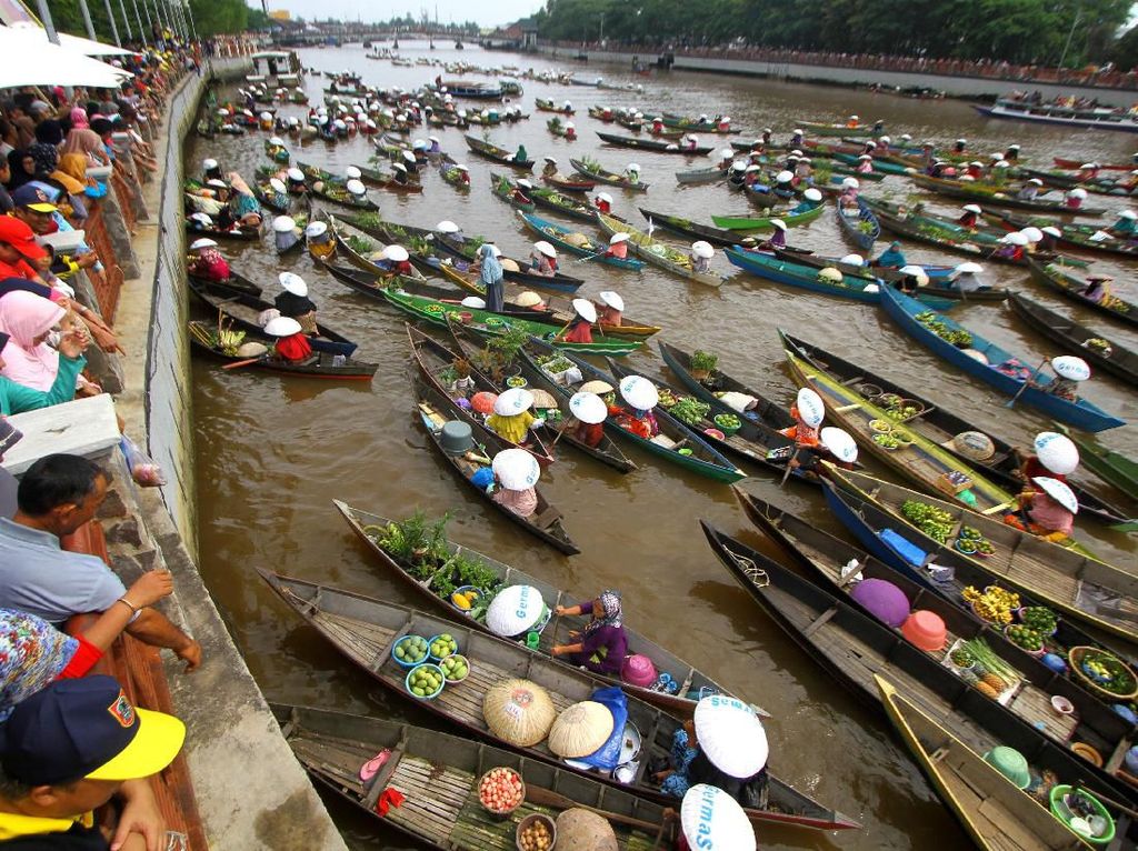 Sungai dan Fungsinya Bagi Masyarakat di Kalimantan Sungai dan Fungsinya Bagi Masyarakat di Kalimantan