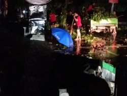 Angin Kencang Robohkan 3 Bangunan di Rest Area Tol Ngawi, 1 Orang Terluka