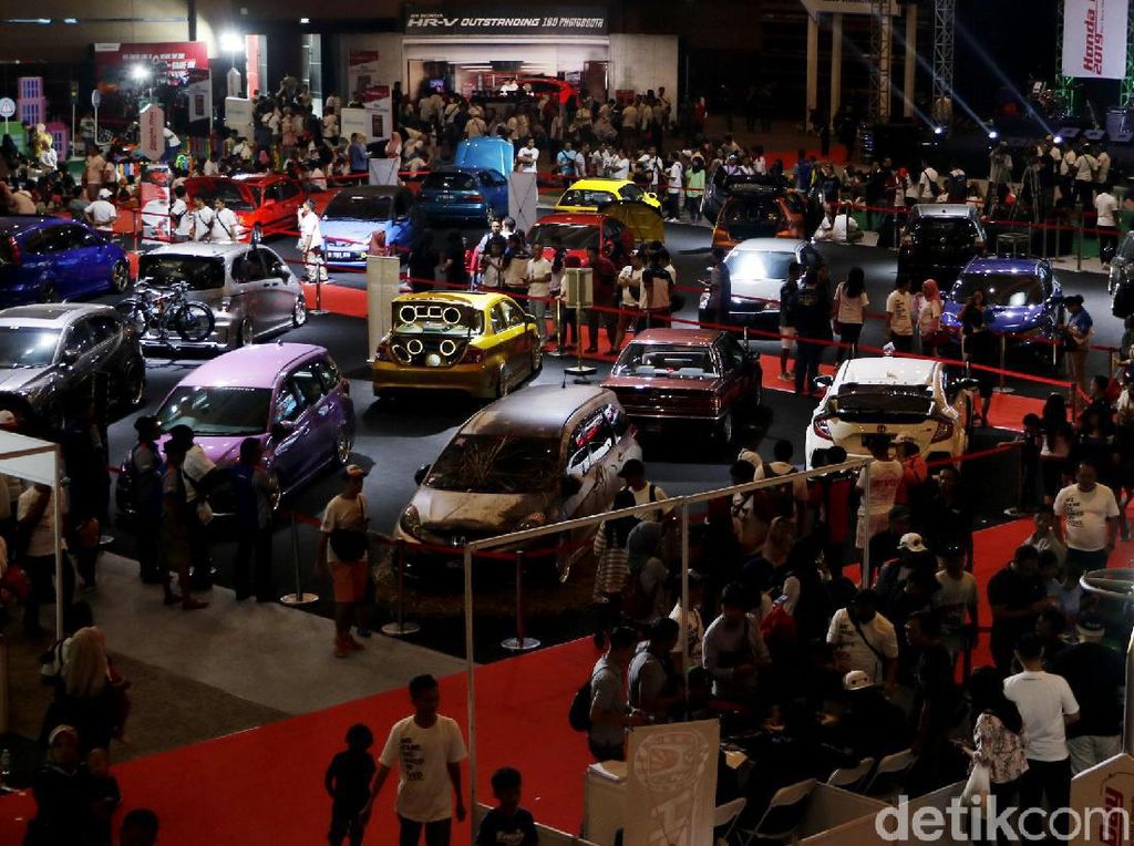 Ribuan Mobil Honda Berpesta di Jakarta Ribuan Mobil Honda Berpesta di Jakarta