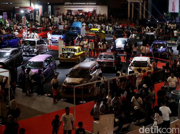 Ribuan Mobil Honda Berpesta di Jakarta