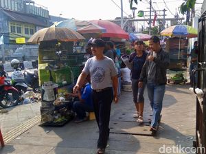 Pak Anies! Pedagang Hewan di Jatinegara Jajah Separuh Trotoar