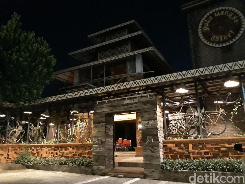 Bekas Papan Iklan Disulap Jadi Wedangan Lawang Djoendjing Bekas Papan Iklan Disulap Jadi Wedangan Lawang Djoendjing