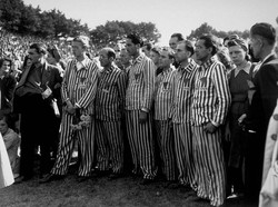 Kontroversi Baju Rp 28 Juta yang Mirip Seragam Tahanan Nazi