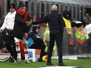 Piatek Dicemooh Fan Milan, Pioli Membela