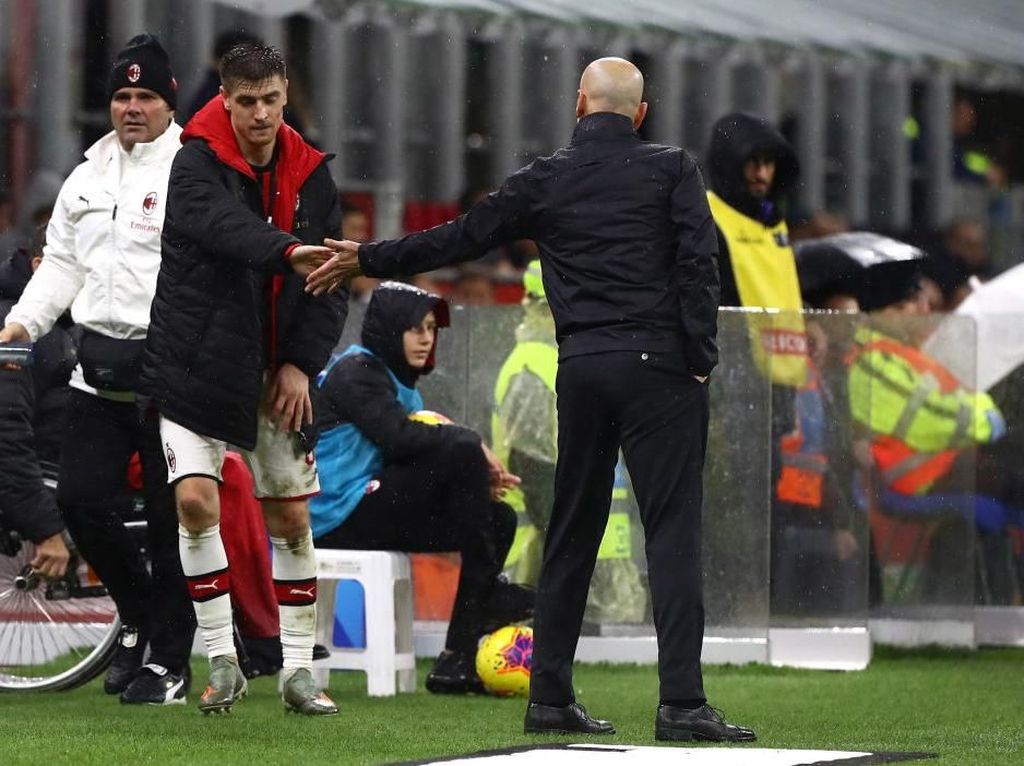 Piatek Dicemooh Fan Milan, Pioli Membela Piatek Dicemooh Fan Milan, Pioli Membela