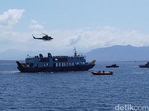 Latihan SAR di Selat Bali Gunakan Helikopter dan Pesawat Cassa