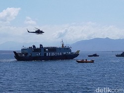 Latihan SAR di Selat Bali Gunakan Helikopter dan Pesawat Cassa