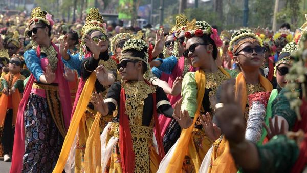 Ribuan Penari Ronggeng Beraksi di Bekasi