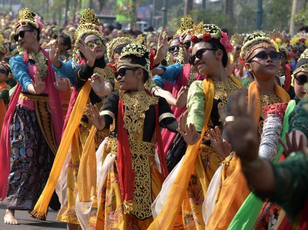 Ribuan Penari Ronggeng Beraksi di Bekasi