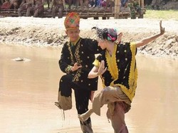 Kenalkan, Ini Tari Lumpur dari Sumbawa