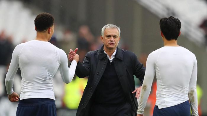 Jose Mourinho membawa Tottenham Hotspur menang 2-0 atas West Ham United di pekan ke-13 Liga Inggris. (Foto: Catherine Ivill/Getty Images) Jose Mourinho membawa Tottenham Hotspur menang 2-0 atas West Ham United di pekan ke-13 Liga Inggris. (Foto: Catherine Ivill/Getty Images)