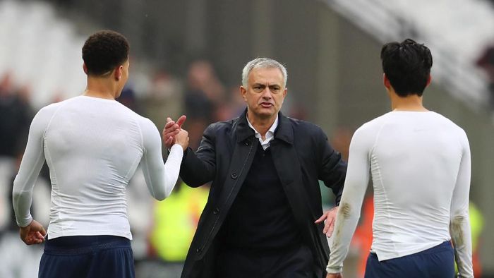 Jose Mourinho membawa Tottenham Hotspur menang 2-0 atas West Ham United di pekan ke-13 Liga Inggris. (Foto: Catherine Ivill/Getty Images)