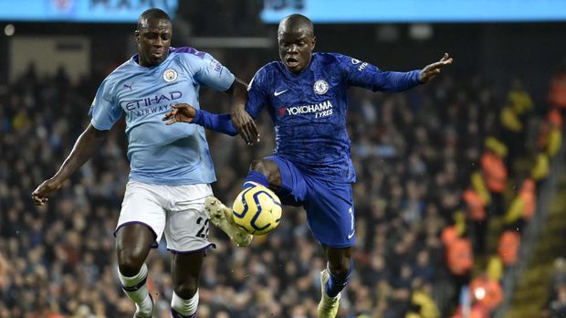 Man City geser Chelsea di posisi ketiga.