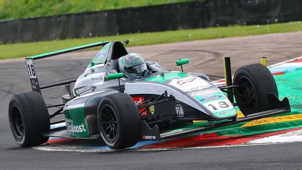 5 Fakta Menarik Reema Juffali, Pembalap Wanita Pertama di Arab Saudi/ 