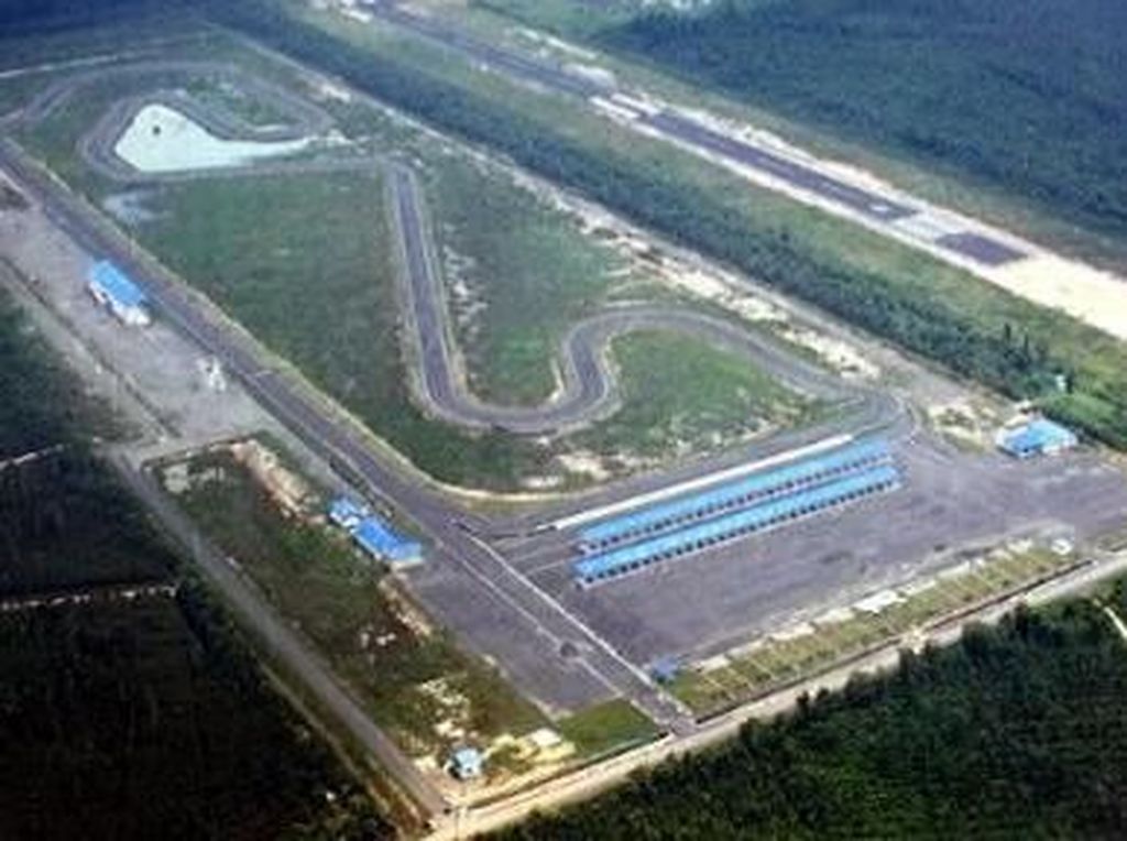 Asia Auto Gymkhana Diramaikan 29 Pebalap Asia Auto Gymkhana Diramaikan 29 Pebalap