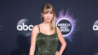 Foto: Artis dengan Busana Terbaik dan Terburuk di American Music Awards 2019