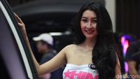 Deretan Gadis Seksi Panaskan Pesta Modifikasi