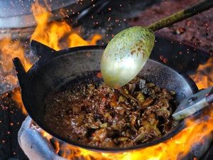 Ditinggal Wafat Pak Manto, Ini 5 Fakta Tengkleng Rica Legendaris Solo