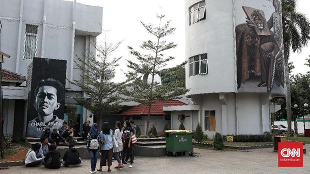 Suasana Taman Ismail Marzuki terlihat berbeda setelah Proyek revitalisasi di canangkan. Jakarta. Senin 25 November 2019. Taman Ismail Marzuki (TIM) mendapat penolakan dari seniman. Jakarta Propertindo (Jakpro), sebagai pelaksana proyek, memastikan revitalisasi akan membuat seniman lebih nyaman beraktivitas kelak. CNN Indonesia/Andry Novelino