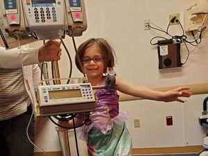 Kisah Inspiratif Anak 5 Tahun yang Pakai Gaun Princess Setiap Kemoterapi