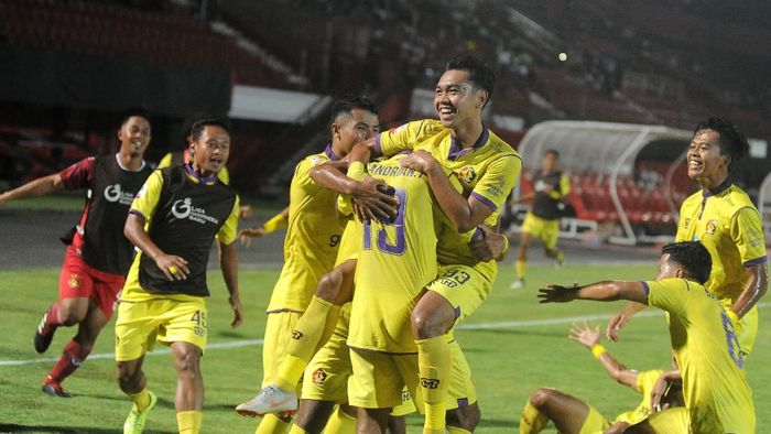 Persik Kediri juara Liga 2 2019 (Foto: ANTARA FOTO/Fikri Yusuf/pd.) Persik Kediri juara Liga 2 2019 (Foto: ANTARA FOTO/Fikri Yusuf/pd.)