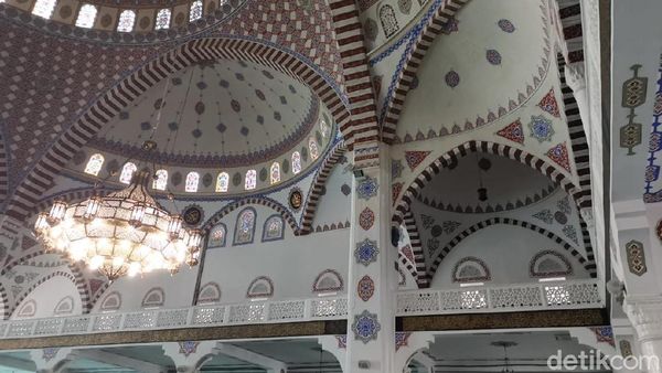 Potret 4 Masjid Bersejarah di Negeri Putin