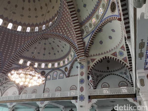 Potret 4 Masjid Bersejarah di Negeri Putin