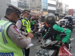 Waduh! Masih Banyak Pemotor Lewat Jalur Sepeda