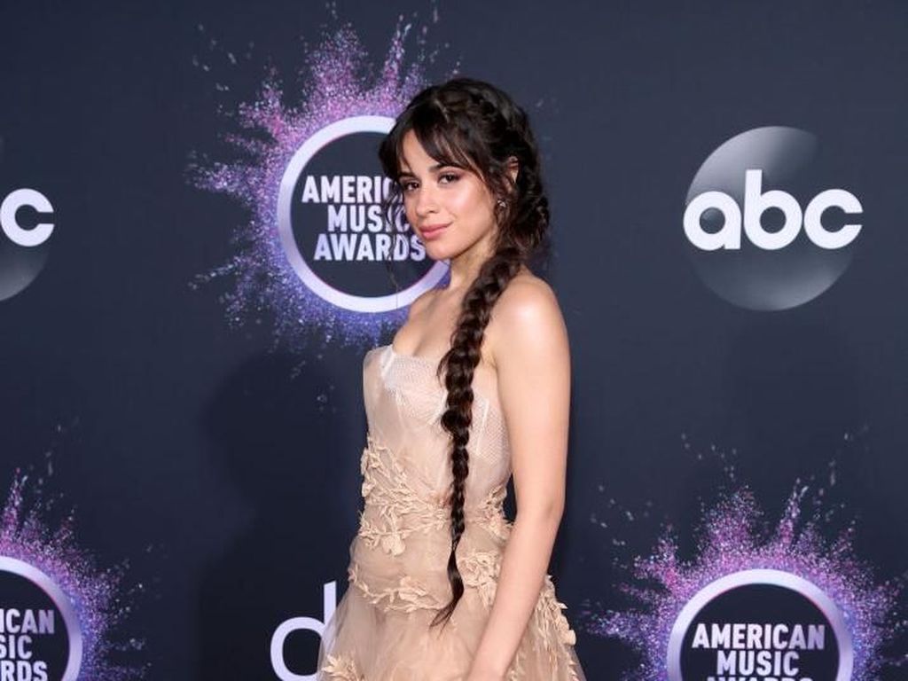 Duh, Camila Cabello Ngaku Curi Sesuatu di Istana Kensington Duh, Camila Cabello Ngaku Curi Sesuatu di Istana Kensington