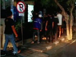 2 Bule Duel di Seminyak Bali