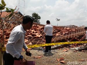 3 Ruang Kelas SMKN di Brebes Ambruk, Polisi Turun Tangan