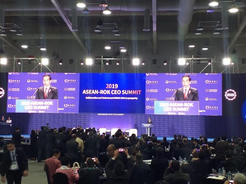 Jokowi Rayu Pengusaha ASEAN dan Korsel Investasi di Indonesia Jokowi Rayu Pengusaha ASEAN dan Korsel Investasi di Indonesia