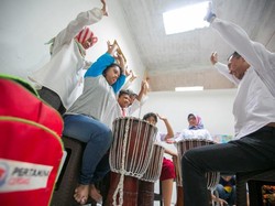 Perjuangan Pendidik Mengajar dan Antar Jemput Anak Kebutuhan Khusus