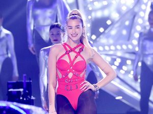 Miley Cyrus-Dua Lipa hingga BTS, Ragam 6 Video Klip Pilihan Minggu Ini Miley Cyrus-Dua Lipa hingga BTS, Ragam 6 Video Klip Pilihan Minggu Ini