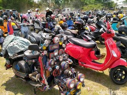 Meriah! Ratusan Scooterist Ngumpul di Candi Plaosan