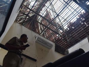 Dampak Kerusakan Akibat Angin Kencang yang Melanda Ngawi