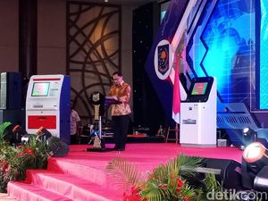 Luncurkan ATM Dukcapil, Mendagri Harap Jadi Contoh Layanan Publik Lain Luncurkan ATM Dukcapil, Mendagri Harap Jadi Contoh Layanan Publik Lain