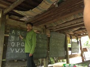 Kisah Guru di Pedalaman Maros, Mengabdi dengan Gaji Rp 250 Ribu per Bulan