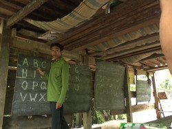 Kisah Guru di Pedalaman Maros, Mengabdi dengan Gaji Rp 250 Ribu per Bulan