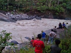 Cari Ikan, Warga Banjarnegara Hilang Terseret Arus Sungai