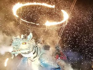 Seperti Dongeng, Patung Naga Raksasa Berkeliaran di Prancis Seperti Dongeng, Patung Naga Raksasa Berkeliaran di Prancis