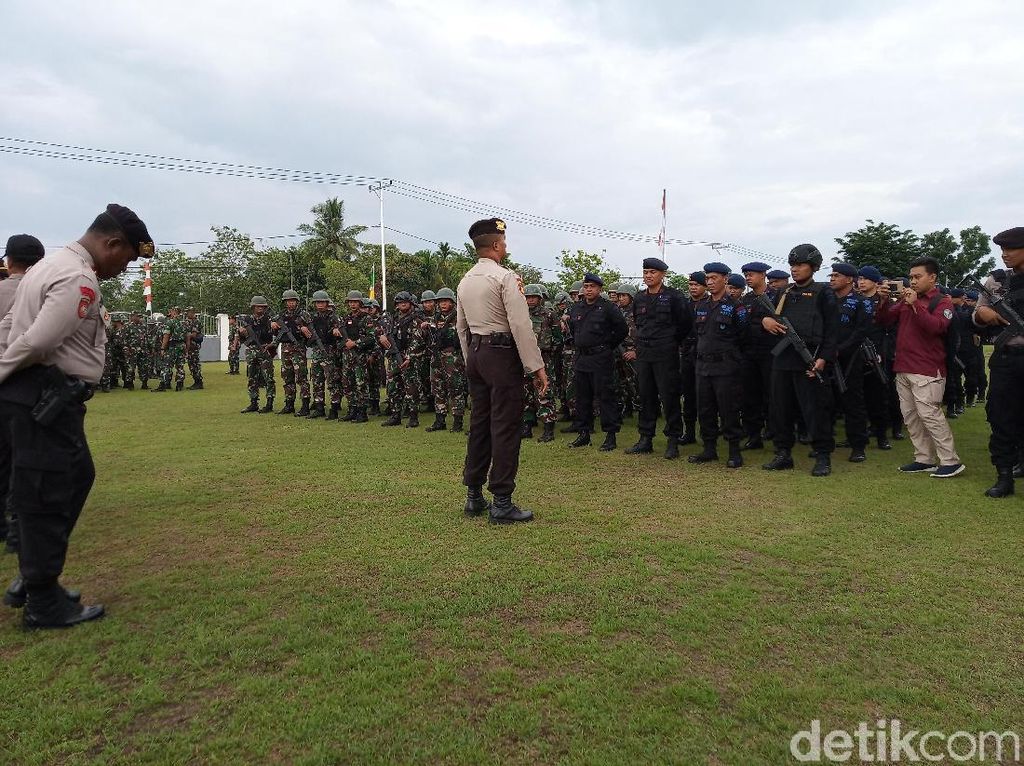 Pelantikan Anggota DPRD Mimika Dijaga Ketat: 800 Personel-Panser Dikerahkan Pelantikan Anggota DPRD Mimika Dijaga Ketat: 800 Personel-Panser Dikerahkan
