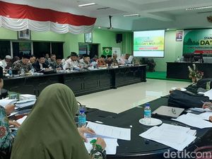 Usai Dengarkan Pemaparan, Peserta Standardisasi Dai Ikuti Uji Kompetensi