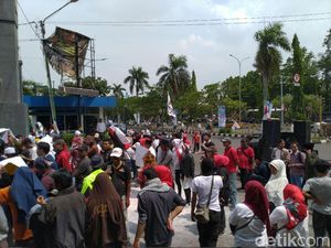 PKL Kawasan Puncak Demo Bupati Bogor: Kami Ingin Digeser, Bukan Digusur