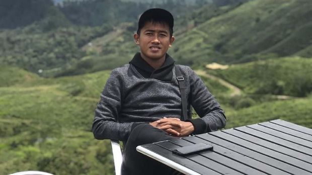 Air Seni di Sepatu dan Kisah-kisah Tarkam Bayu Gatra