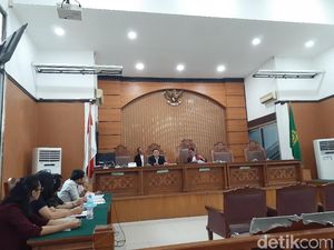 Sidang Praperadilan Surya Anta dkk Pengibar Bintang Kejora Kembali Ditunda Sidang Praperadilan Surya Anta dkk Pengibar Bintang Kejora Kembali Ditunda