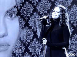 Selena Gomez Blak-blakan Lose You to Love Me untuk Justin Bieber