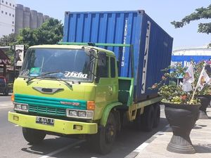 Pemotor di Makassar Tewas Terlindas Truk